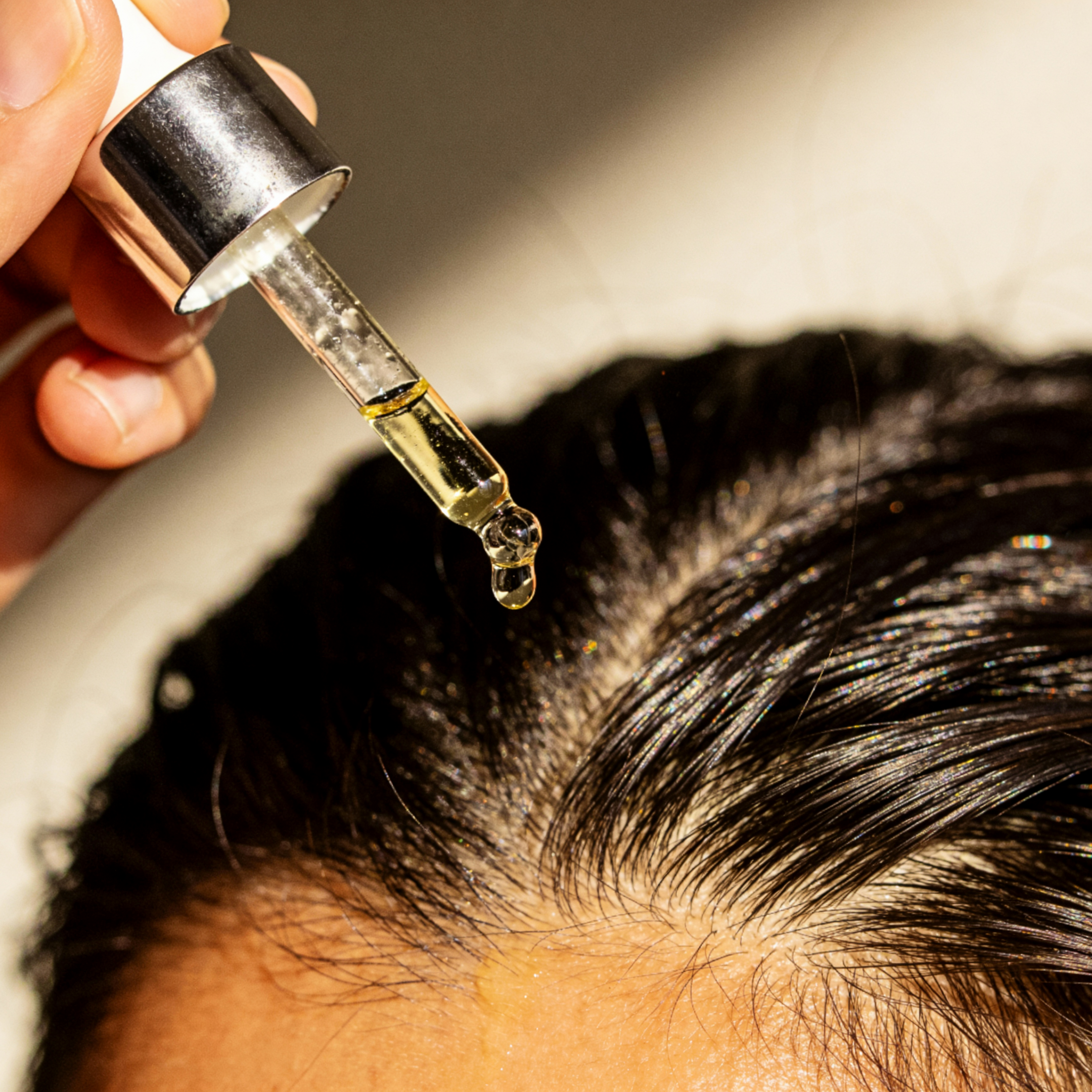 Profesjonalne serum do włosów – jak wybrać i stosować eliksiry od topowych marek?